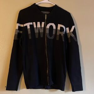 Men sweater 🧥, color black and white. Excellent condition. Size L